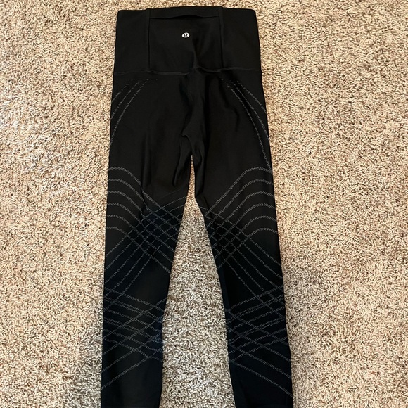 Lululemon Mapped Out High-Rise Crop 21"
Black / Asphalt Grey - Picture 2 of 2